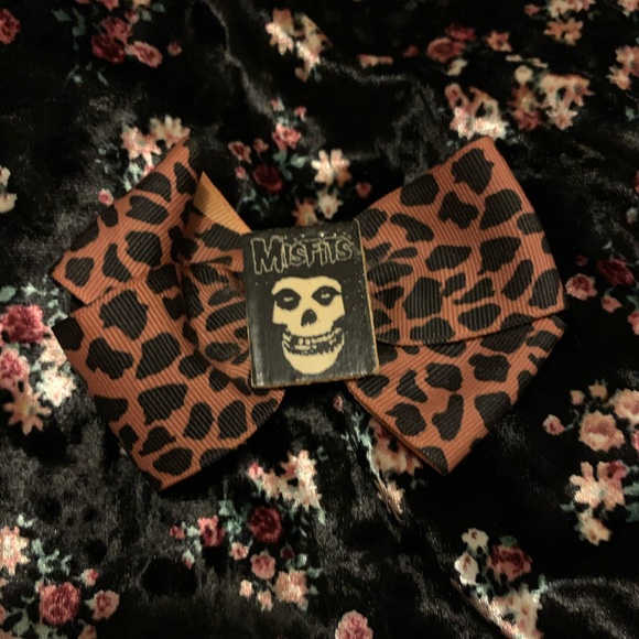 Hot Topic Accessories - Hot Topic Misfits Leopard Bow 🐆